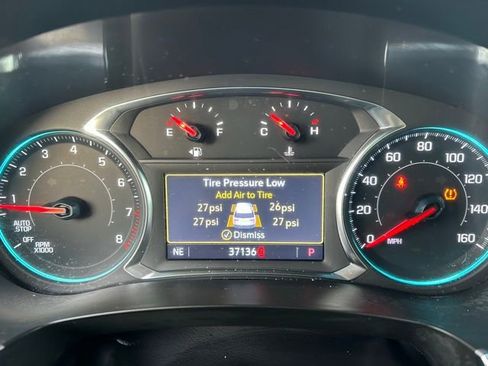 Used 2023 Chevrolet Traverse RS image 33