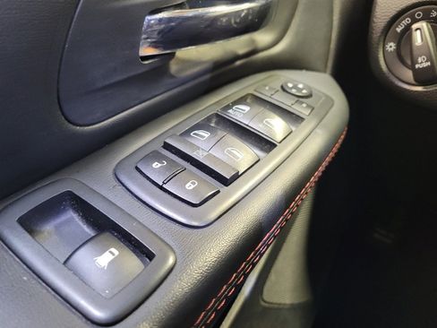 Used 2017 Dodge Grand Caravan GT image 27