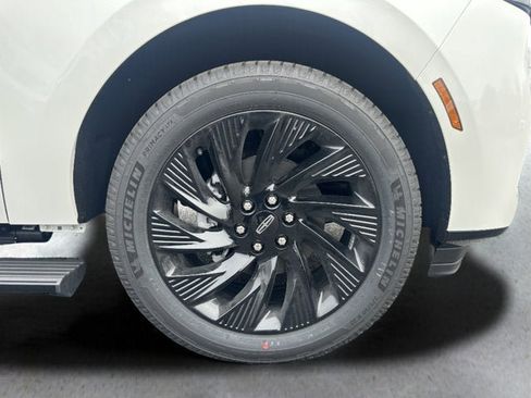 New 2026 Lincoln Navigator Reserve w/ Jet Appearance Package AWD/4WD image 8