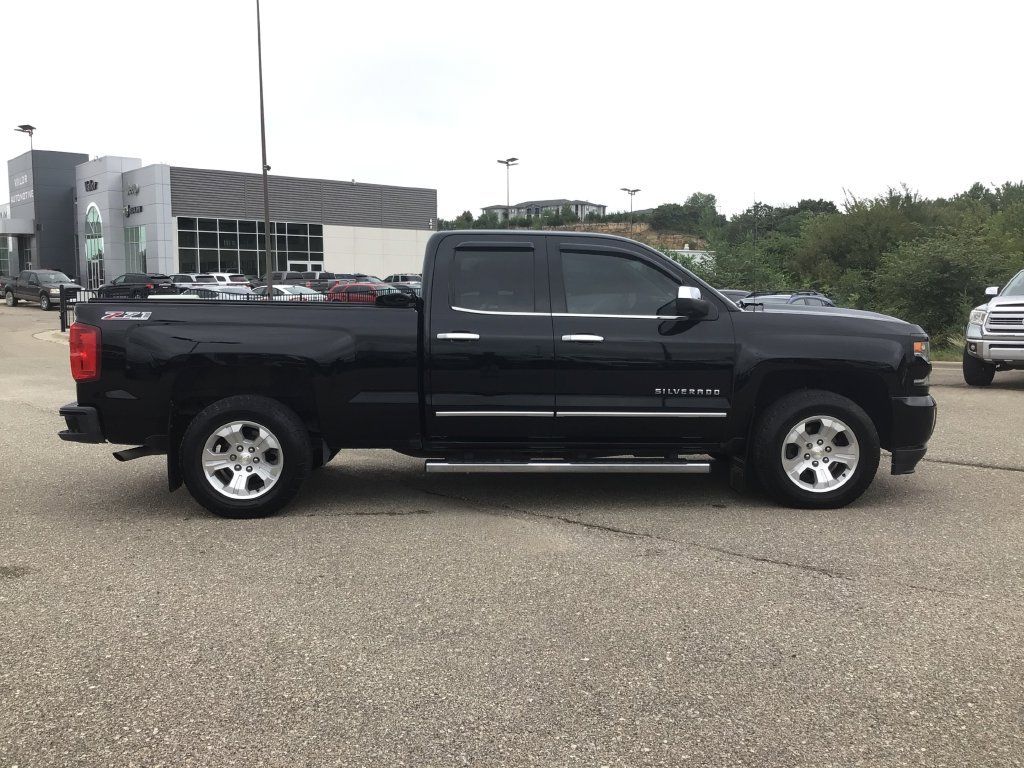 Used 2017 Chevrolet Silverado 1500 LTZ Z71 w/ LTZ Plus Package AWD/4WD image 7