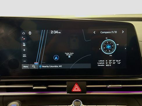 Used 2024 Hyundai Elantra Limited FWD image 17