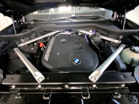 New 2026 BMW X7 xDrive40i w/ Executive Package image 16