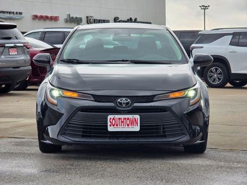 Used 2023 Toyota Corolla LE FWD image 2