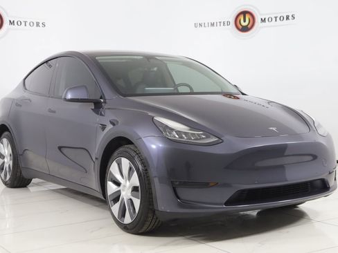Used 2022 Tesla Model Y Long Range image 22