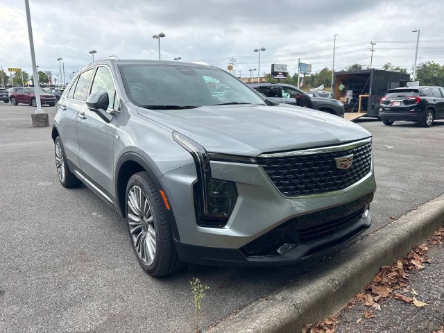 Used 2025 Cadillac XT4 Premium Luxury w/ Technology Package FWD image 2