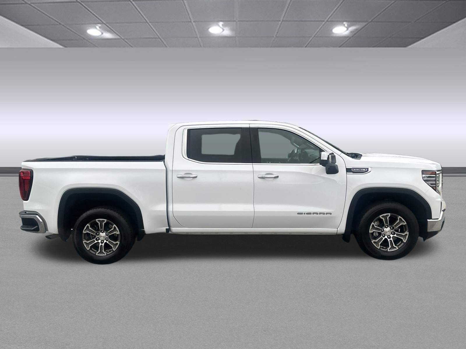 Used 2024 GMC Sierra 1500 SLT RWD image 2