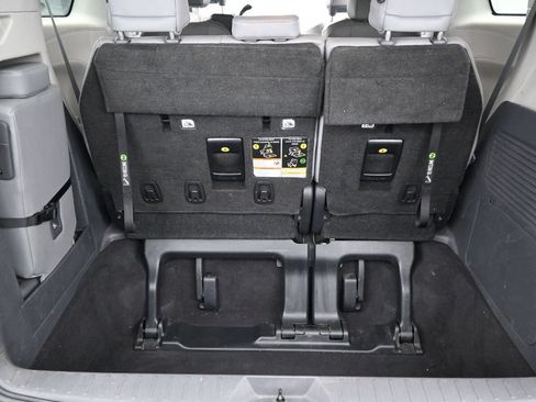 Used 2022 Toyota Sienna XLE FWD image 27
