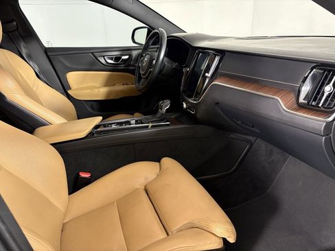 Used 2020 Volvo S60 T5 Inscription image 14