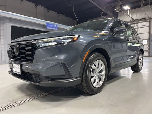 Used 2023 Honda CR-V LX image 3
