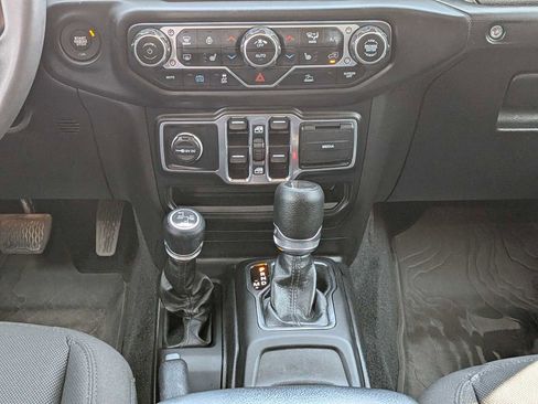 Used 2023 Jeep Wrangler Unlimited w/ Sun & Screen Package image 13