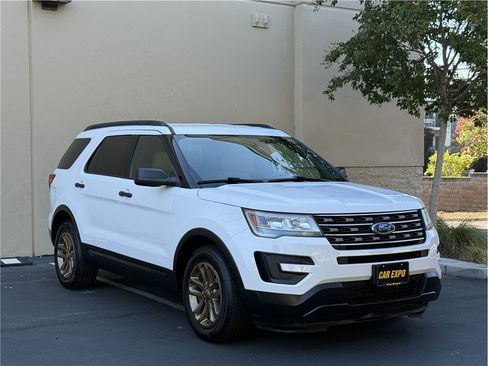 Used 2017 Ford Explorer FWD image 3