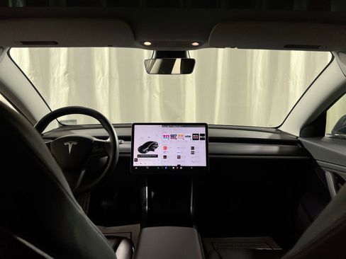 Used 2018 Tesla Model 3 Long Range image 16