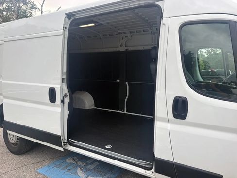 Used 2025 RAM ProMaster 2500 w/ Convenience Group FWD image 16