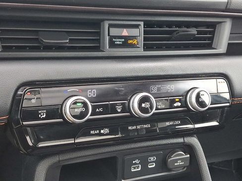 Used 2025 Honda Pilot TrailSport image 16