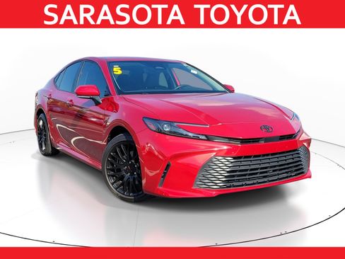 Used 2025 Toyota Camry LE w/ Convenience Package FWD image 1