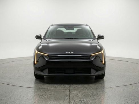 Used 2025 Kia K4 LXS image 2