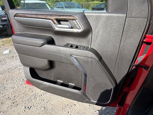 Used 2023 GMC Sierra 1500 SLE AWD/4WD image 16