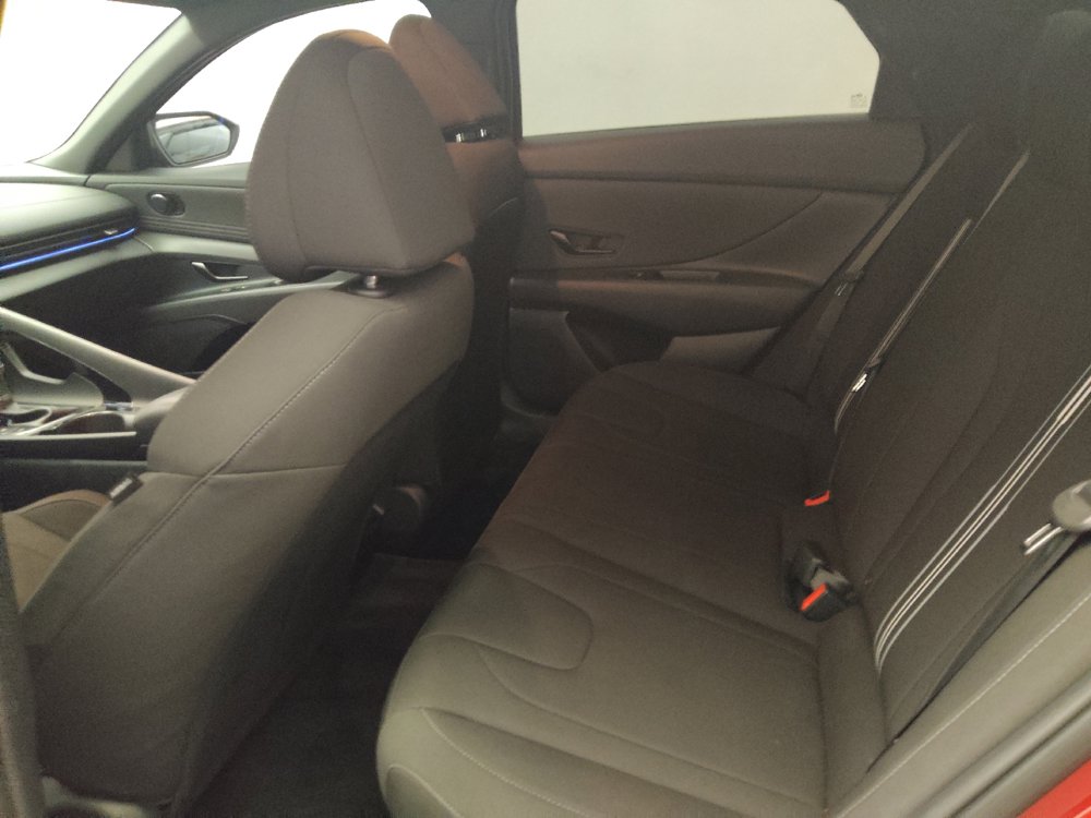 Used 2025 Hyundai Elantra SEL w/ Cargo Package FWD image 18