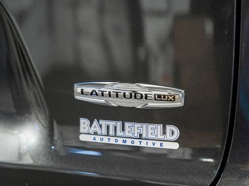 Used 2021 Jeep Cherokee Latitude Lux w/ Sun & Sound Group image 9