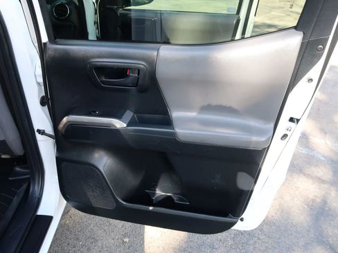 Used 2017 Toyota Tacoma SR5 w/ Tow Package image 18