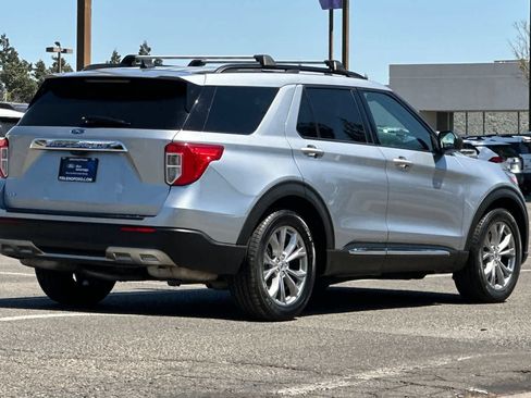 Certified 2022 Ford Explorer XLT w/ Equipment Group 202A RWD image 2
