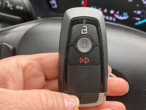 Used 2020 Ford Escape SE image 21