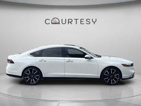 Used 2024 Honda Accord Touring image 8