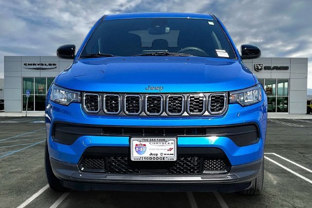 Used 2025 Jeep Compass Sport AWD/4WD image 2
