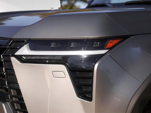 Used 2024 Lexus GX 550 image 3