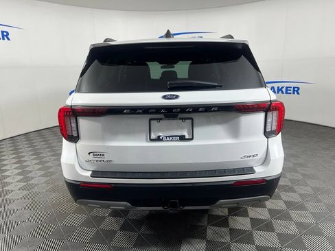 Used 2025 Ford Explorer Active w/ Active Comfort Package AWD/4WD image 5