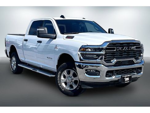 Used 2025 RAM 2500 Big Horn AWD/4WD image 3