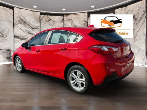 Used 2018 Chevrolet Cruze LT w/ Convenience Package FWD image 3