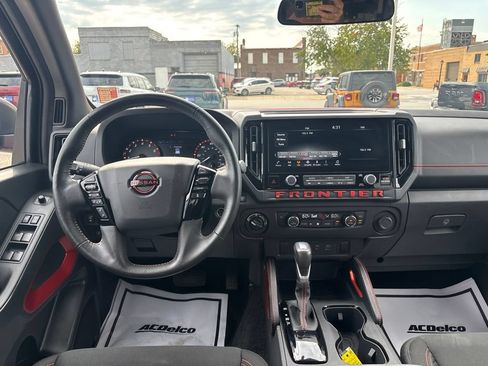 Used 2025 Nissan Frontier PRO-4X AWD/4WD image 34