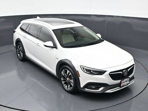Used 2018 Buick Regal Essence w/ Driver Confidence Package #1 AWD/4WD image 40