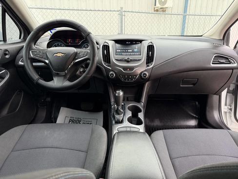 Used 2017 Chevrolet Cruze LT image 26