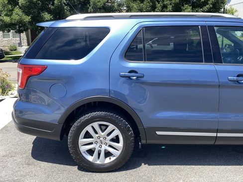 Used 2018 Ford Explorer XLT w/ Equipment Group 201A AWD/4WD image 6