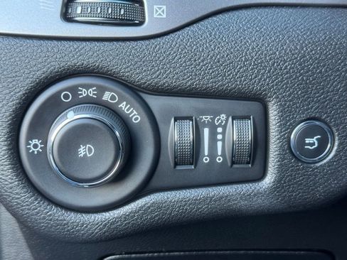 Used 2020 Jeep Cherokee Limited image 19