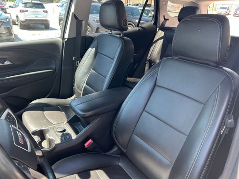Used 2024 GMC Terrain SLT AWD/4WD image 31