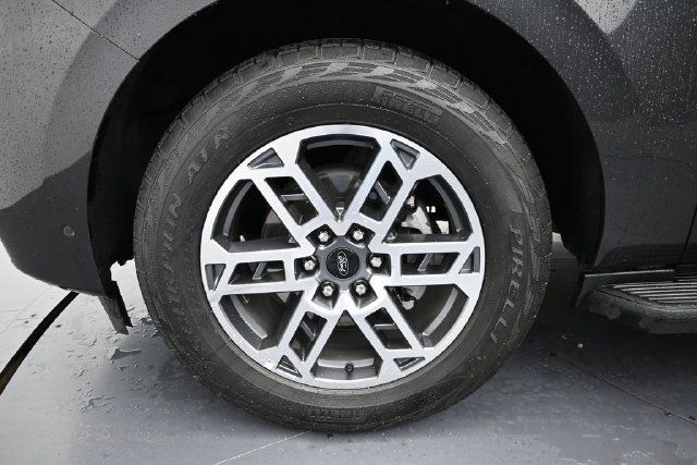 Certified 2025 Ford Expedition Active AWD/4WD image 10