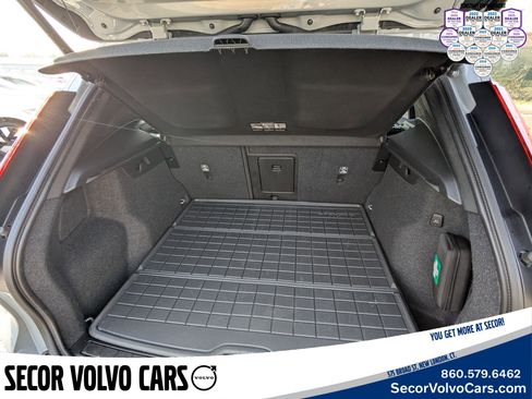 Certified 2024 Volvo XC40 B5 Ultimate w/ Climate Package image 19