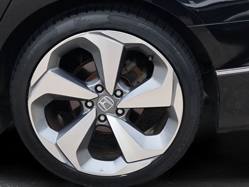 Used 2018 Honda Accord Touring image 28