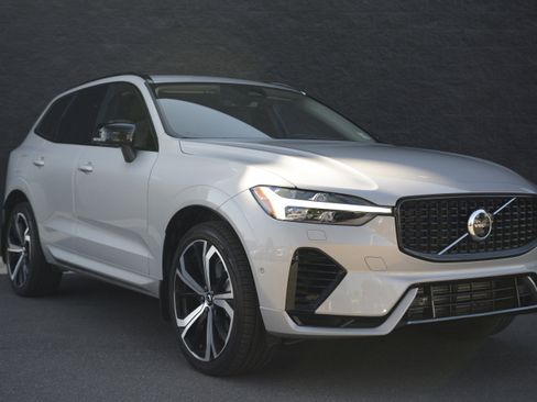Used 2023 Volvo XC60 T8 Ultimate AWD/4WD image 9