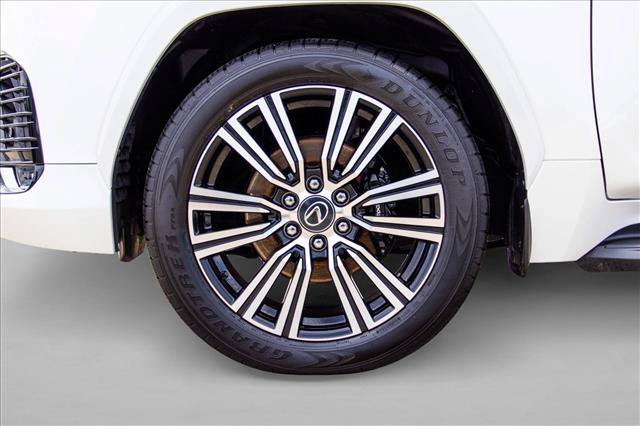 Used 2024 Lexus LX 600 4WD w/ Luxury Package image 9