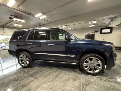Used 2020 Cadillac Escalade Premium Luxury image 12
