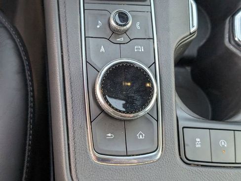 Used 2025 Cadillac XT4 Premium Luxury FWD image 19