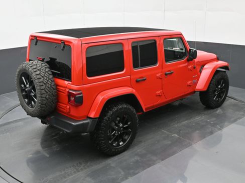 Used 2021 Jeep Wrangler Unlimited Sahara w/ Cold Weather Group image 31
