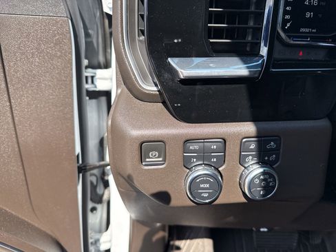 Used 2024 GMC Sierra 1500 SLT AWD/4WD image 17