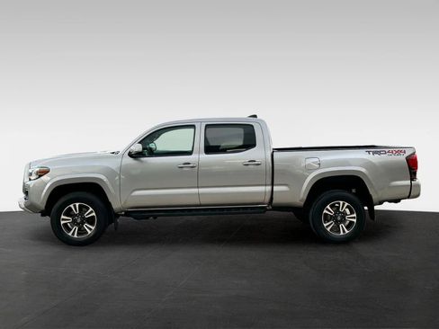Used 2019 Toyota Tacoma SR5 AWD/4WD image 4