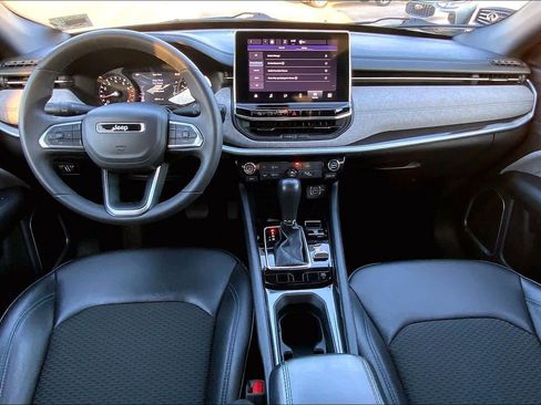 Used 2024 Jeep Compass Latitude image 15