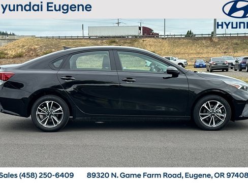 Used 2024 Kia Forte LXS FWD image 2